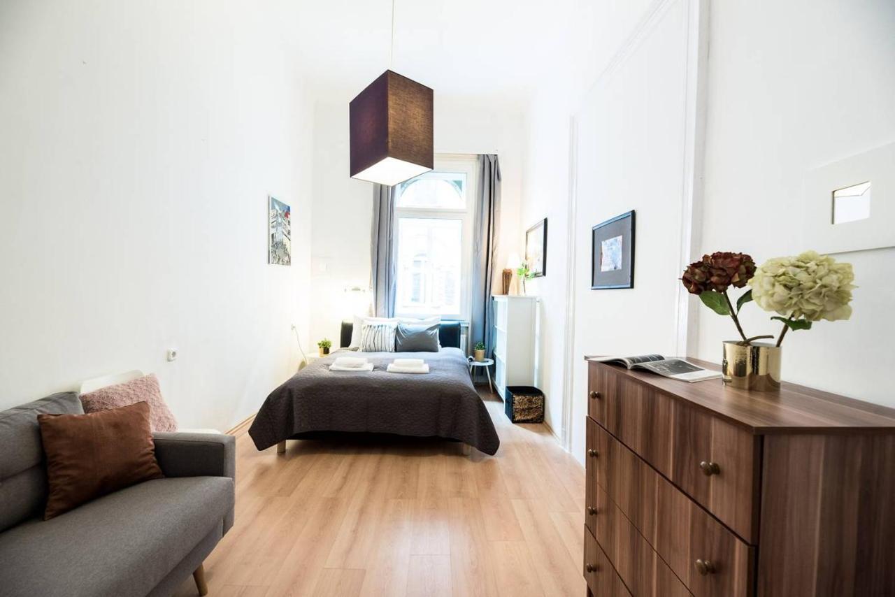 Cosy And Central Apartment With 4 Bedrooms And A/C Budapest Exterior photo