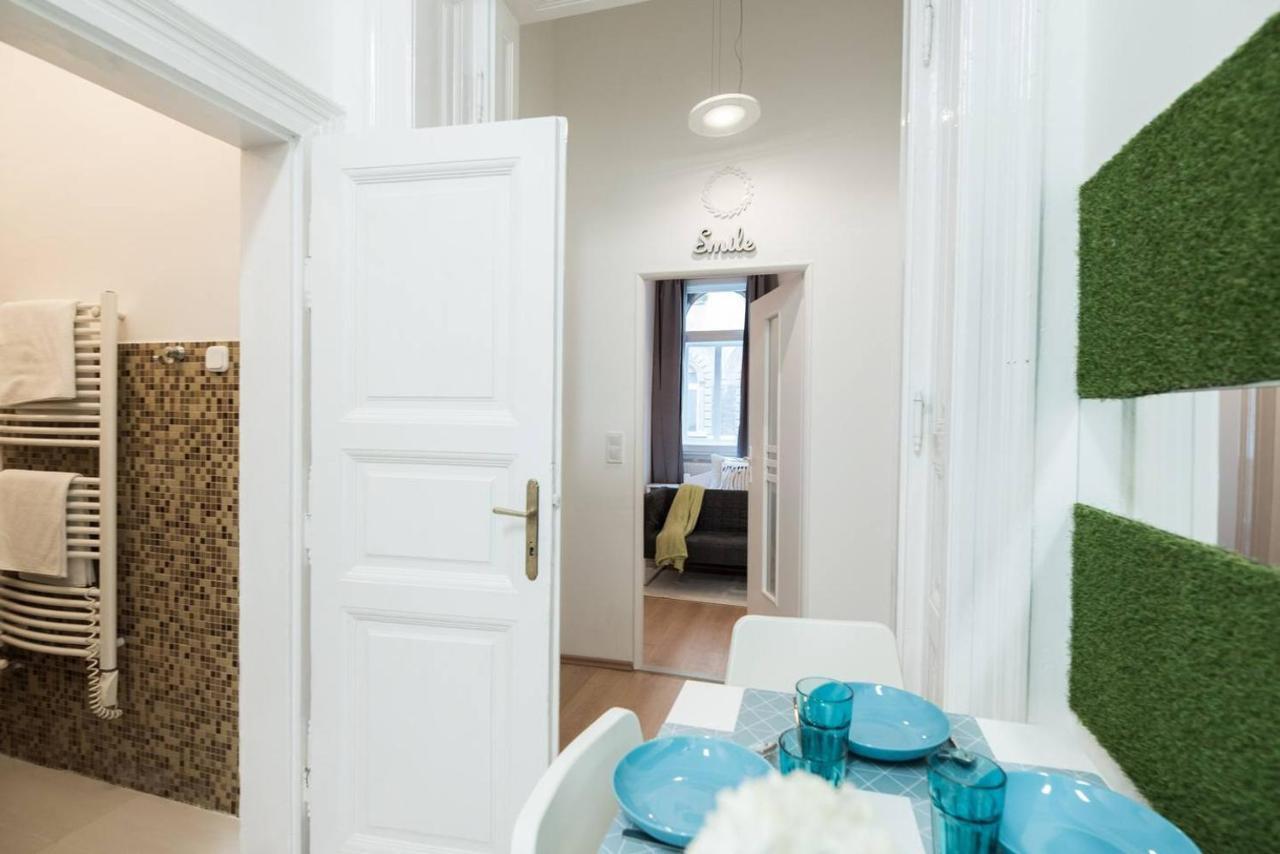 Cosy And Central Apartment With 4 Bedrooms And A/C Budapest Exterior photo